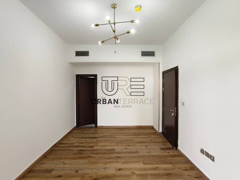 Large terrace I Vacant on Transfer I WELL - DESIGNED