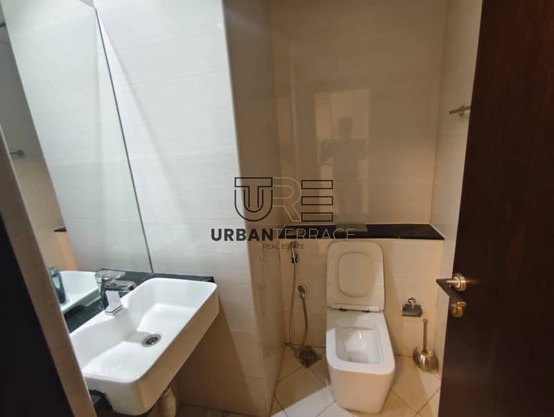 Large terrace I Vacant on Transfer I WELL - DESIGNED - Image 9