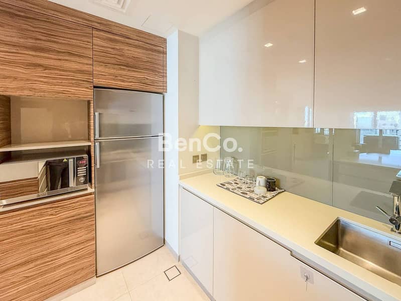 Mid Floor | Skyline View | Vacant - Image 7