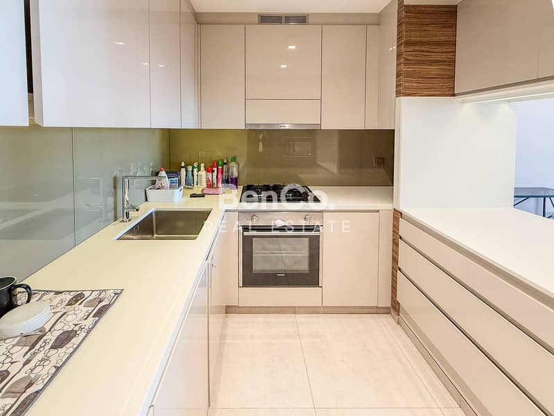 Mid Floor | Skyline View | Vacant - Image 8