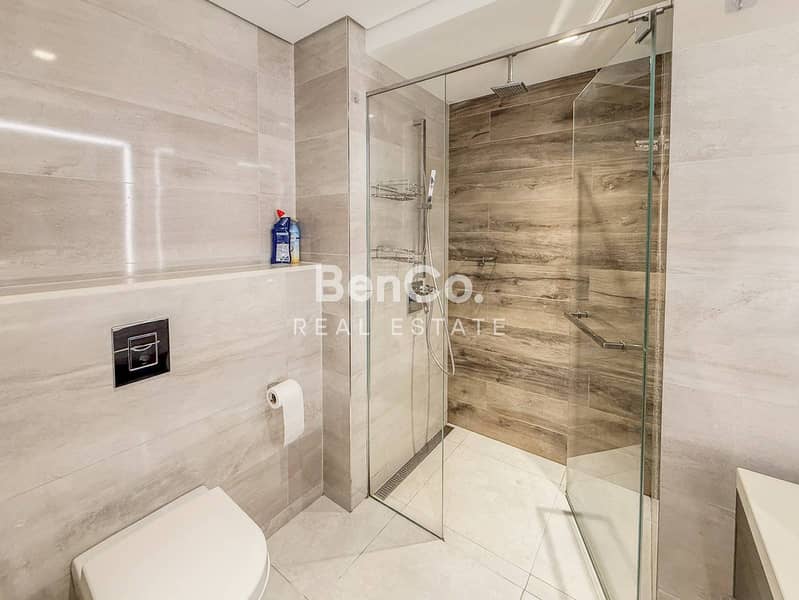 Mid Floor | Skyline View | Vacant - Image 17