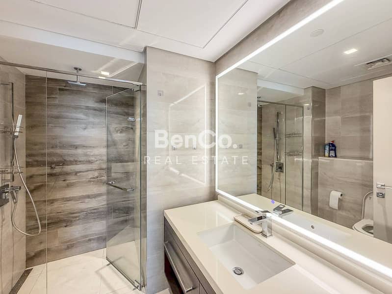 Mid Floor | Skyline View | Vacant - Image 18