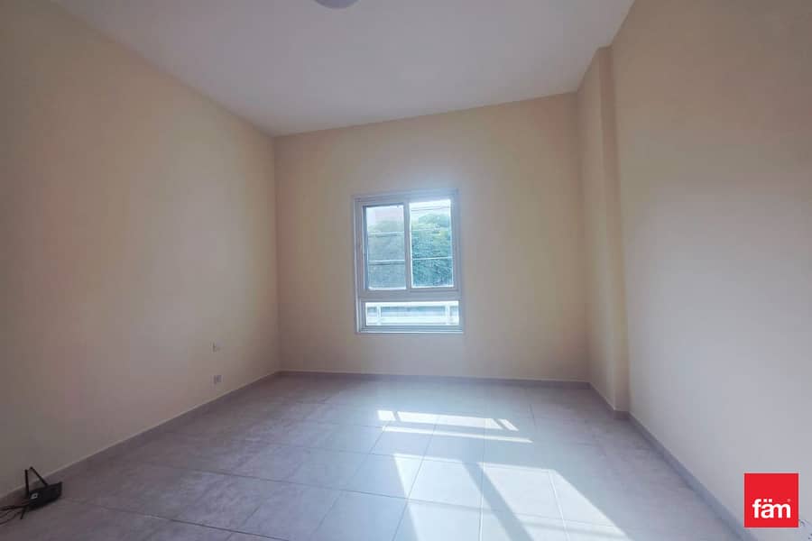 Vacant | Garden Views |Spacious | Prime location