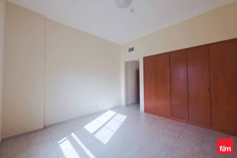 Vacant | Garden Views |Spacious | Prime location - Image 14