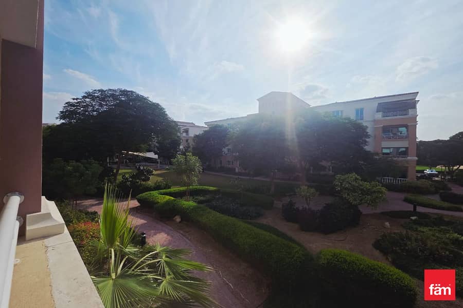 Vacant | Garden Views |Spacious | Prime location - Image 16