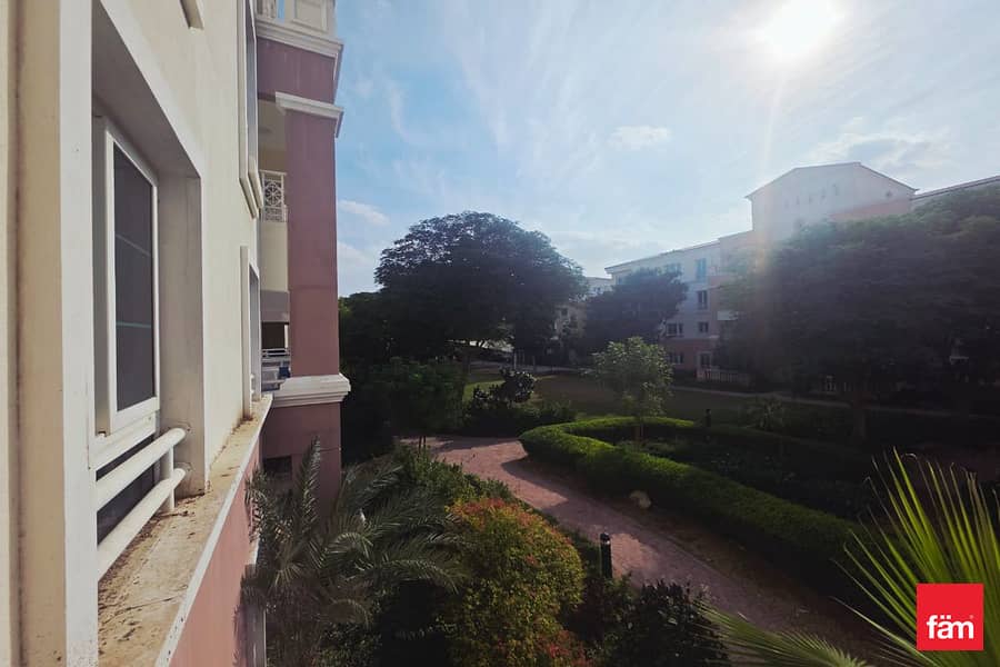 Vacant | Garden Views |Spacious | Prime location - Image 17