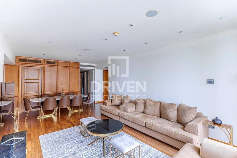 Study Room | High Floor | Fountain View | Vacant