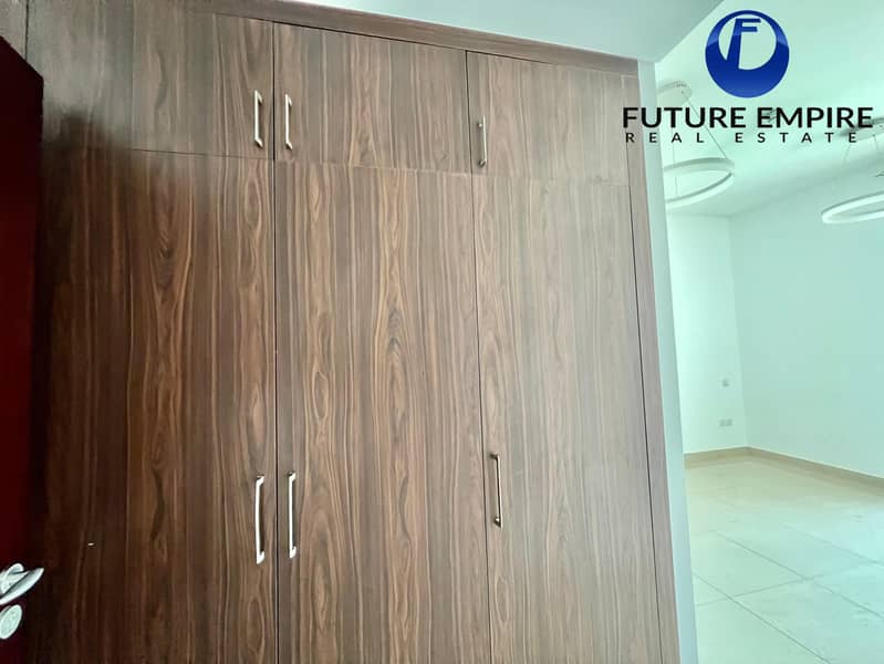 Huge 1bhk | Spacious Unit | Prime Location - Image 9