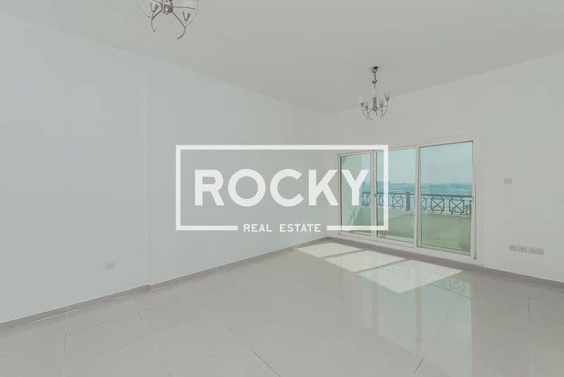 1 B/R Central AC Apt with Pool, Gym & Sauna & Parking