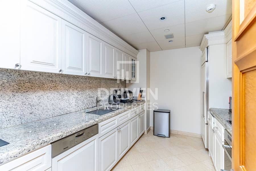 Study Room | High Floor | Fountain View | Vacant - Image 9