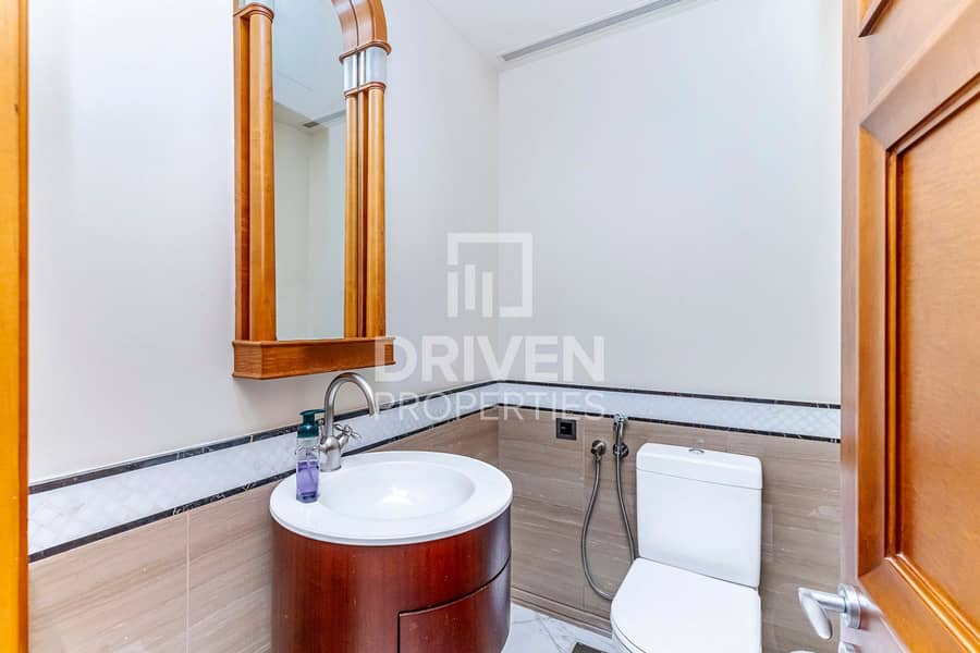 Study Room | High Floor | Fountain View | Vacant - Image 12