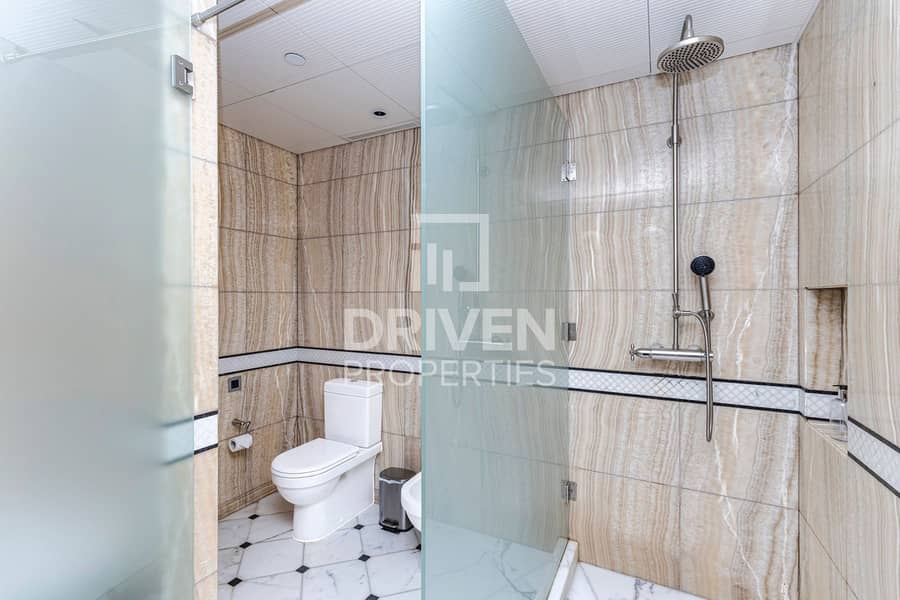 Study Room | High Floor | Fountain View | Vacant - Image 14