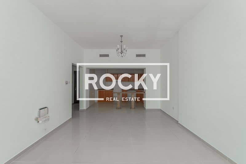 1 B/R Central AC Apt with Pool, Gym & Sauna & Parking - Image 6