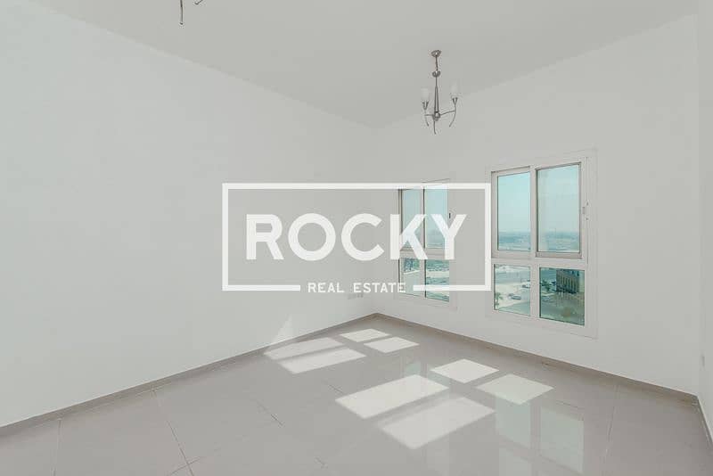 1 B/R Central AC Apt with Pool, Gym & Sauna & Parking - Image 8