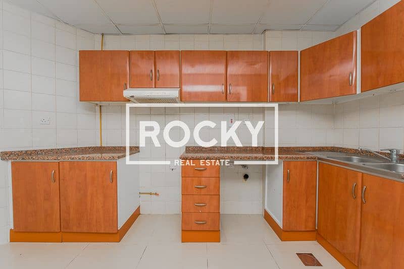 1 B/R Central AC Apt with Pool, Gym & Sauna & Parking - Image 12