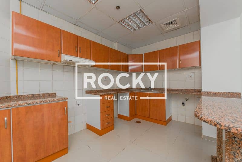 1 B/R Central AC Apt with Pool, Gym & Sauna & Parking - Image 13