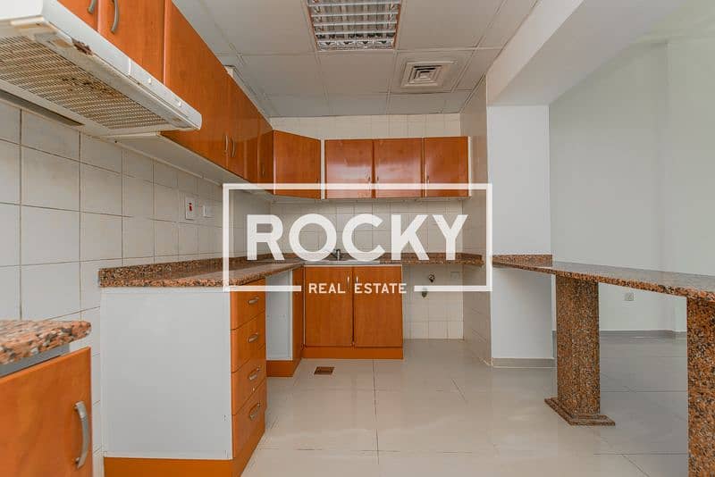 1 B/R Central AC Apt with Pool, Gym & Sauna & Parking - Image 14