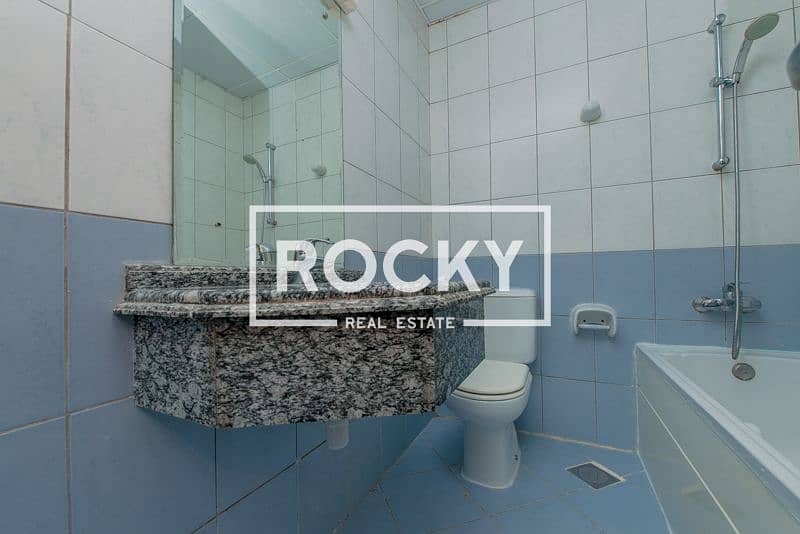 1 B/R Central AC Apt with Pool, Gym & Sauna & Parking - Image 16