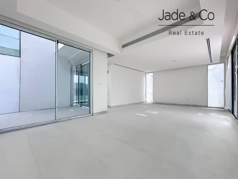 Community Expert | Single Row | Prime Location