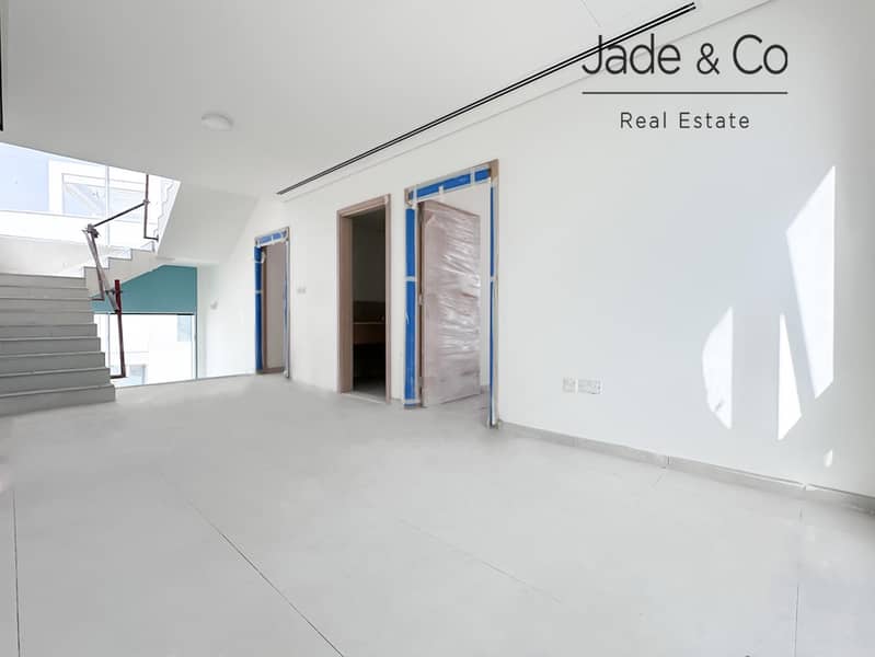 Community Expert | Single Row | Prime Location - Image 7