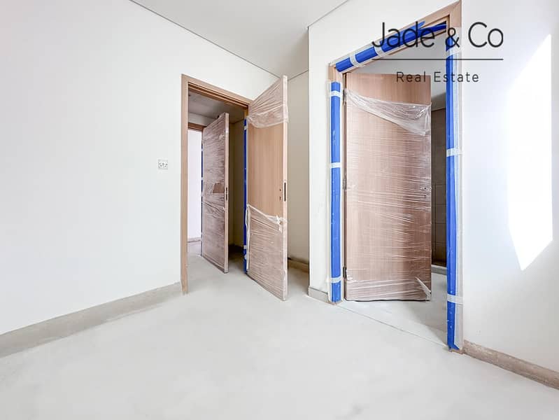 Community Expert | Single Row | Prime Location - Image 10