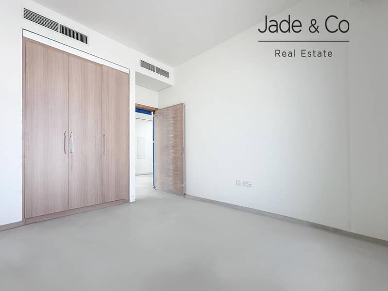 Community Expert | Single Row | Prime Location - Image 12