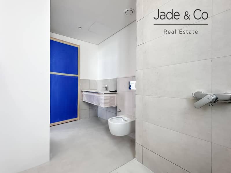 Community Expert | Single Row | Prime Location - Image 15