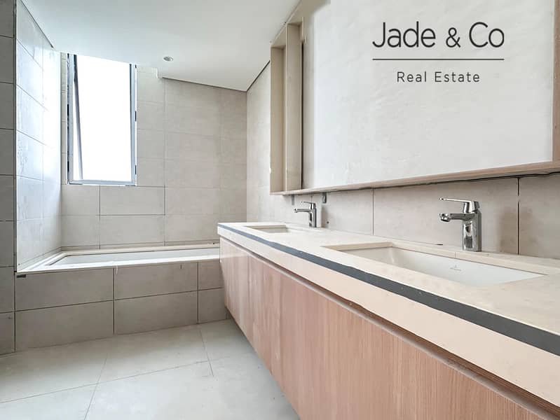 Community Expert | Single Row | Prime Location - Image 17