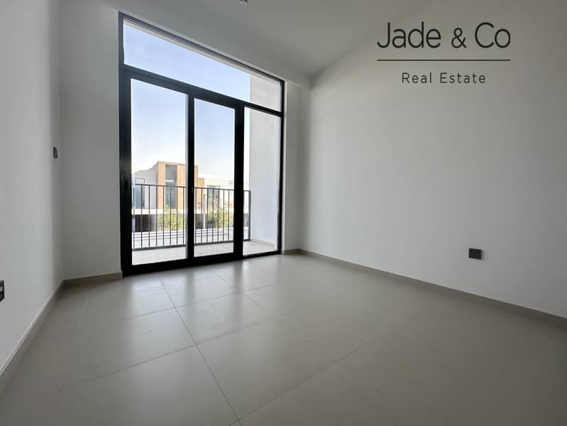 Prime Location | Well Maintained | Vacant - Image 17