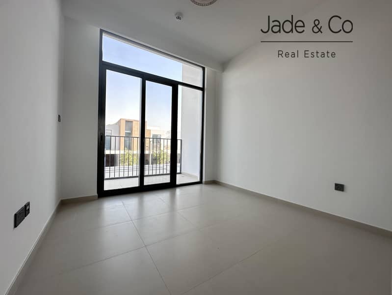 Prime Location | Well Maintained | Vacant - Image 18