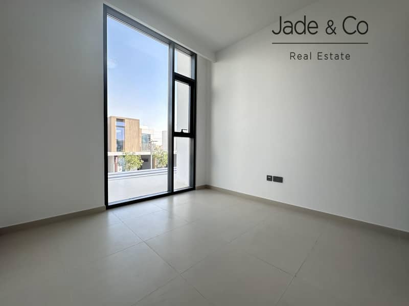 Prime Location | Well Maintained | Vacant - Image 21