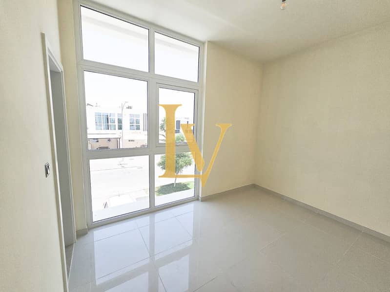 3 BR + Maid | Vacant | Single Row | End Corner