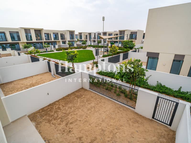 Brand New | Single Row | Facing Park