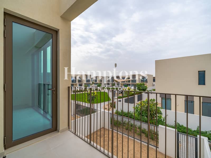 Brand New | Single Row | Facing Park