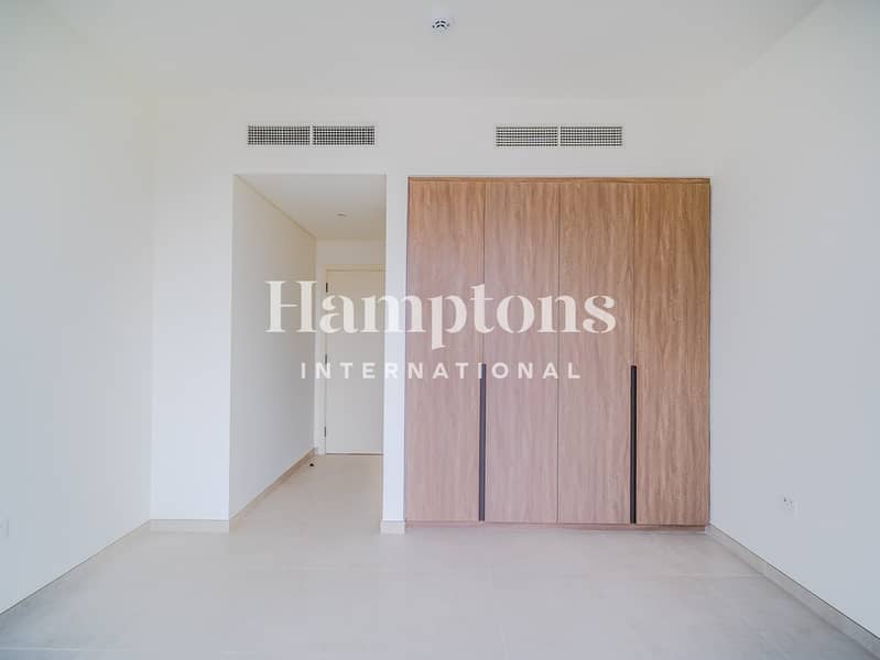 Brand New | Single Row | Facing Park