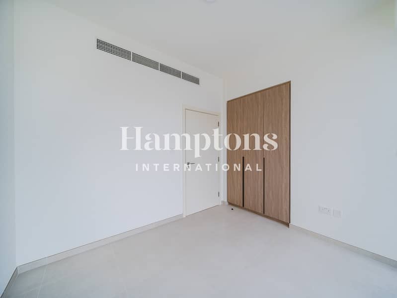 Brand New | Single Row | Facing Park