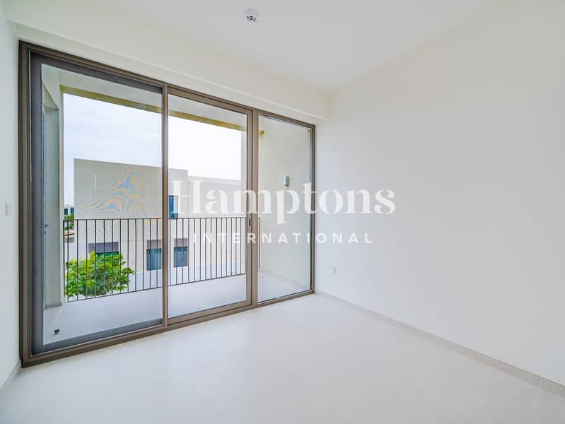 Brand New | Single Row | Facing Park - Image 6