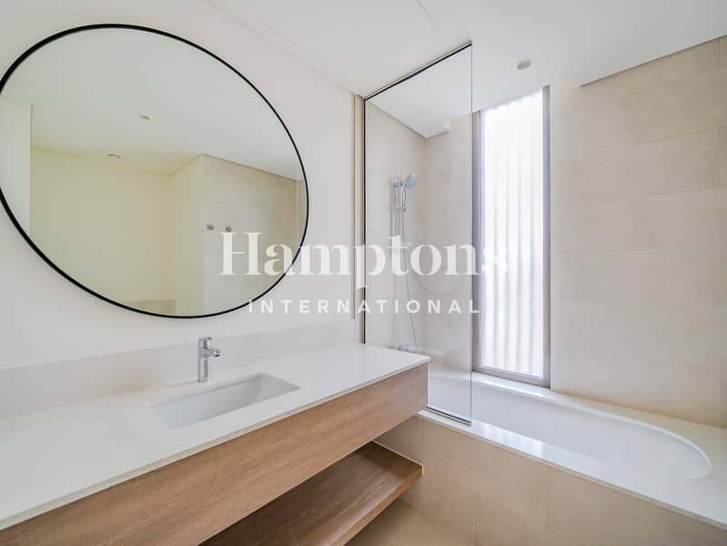 Brand New | Single Row | Facing Park - Image 8