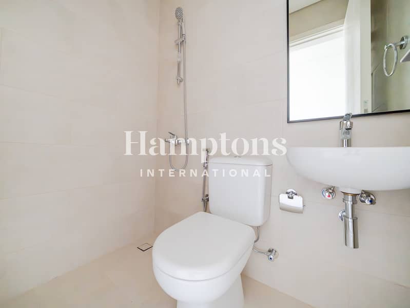 Brand New | Single Row | Facing Park - Image 12