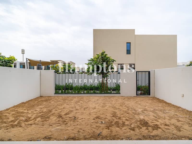 Brand New | Single Row | Facing Park - Image 13