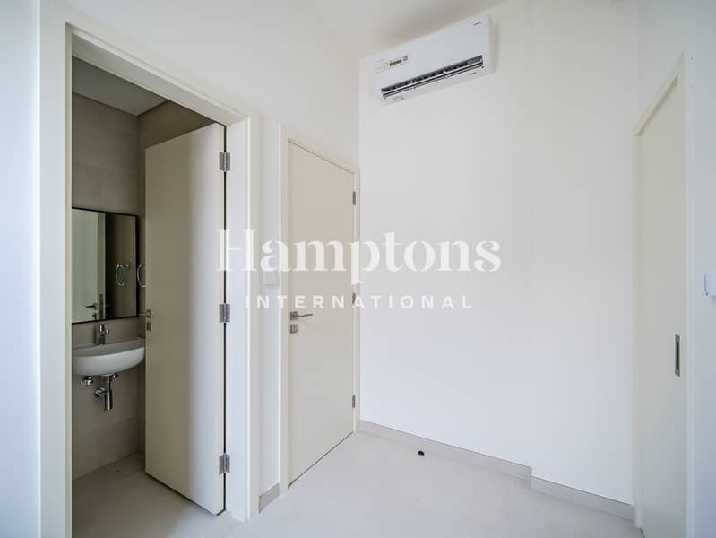 Brand New | Single Row | Facing Park - Image 18