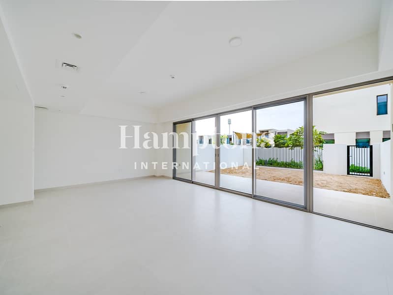 Brand New | Single Row | Facing Park - Image 20