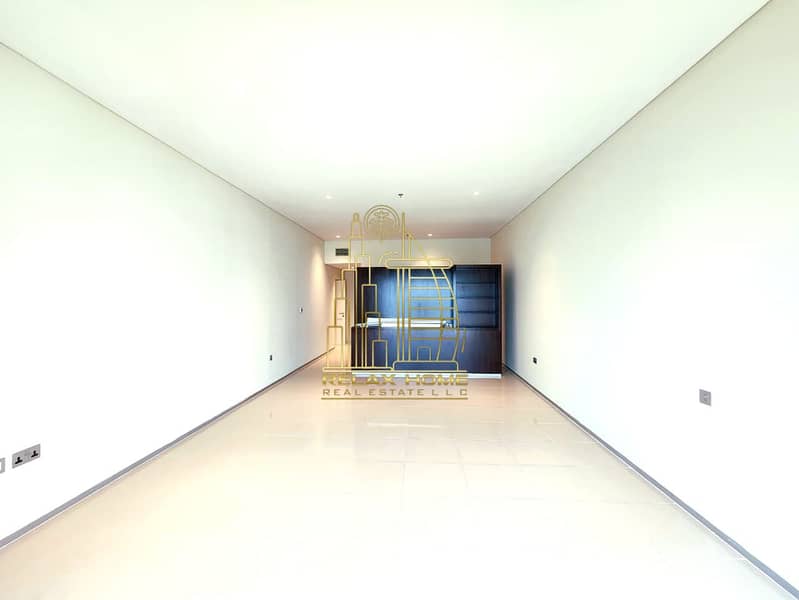 Luxurious 3BHK | Chiller Free | SZR View | Prime Location - Image 6