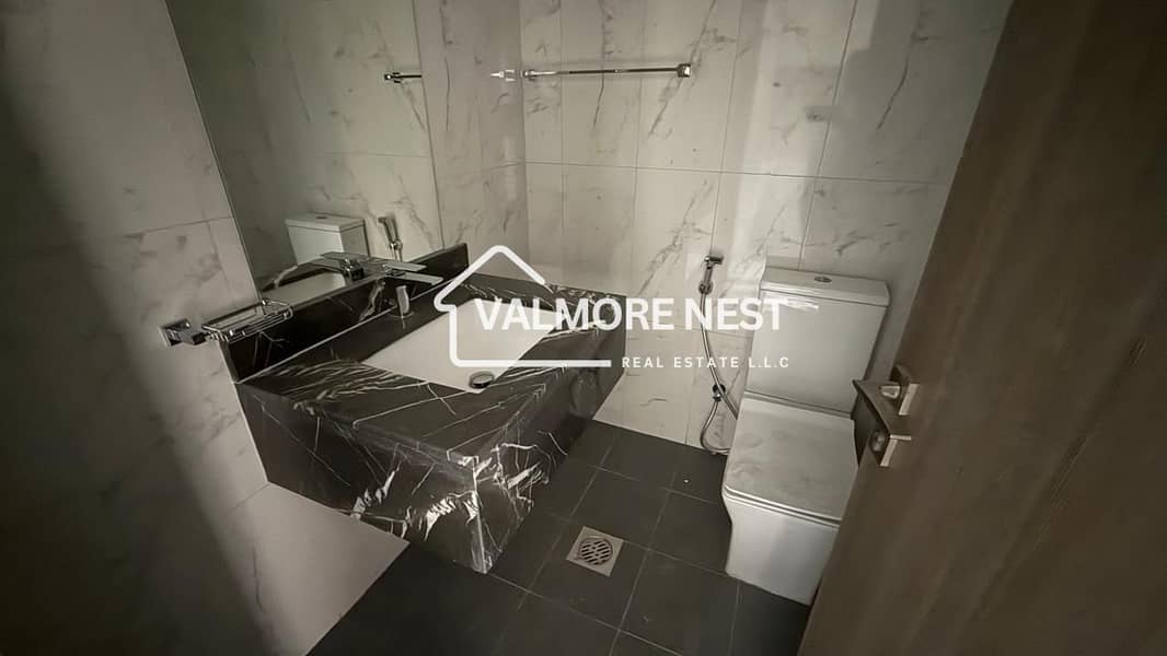 Spacious I Premium finishing I Best pick - Image 11