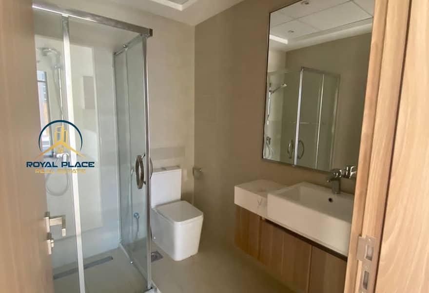 Sleek Modern Studio | Canal & Community Views - Image 7