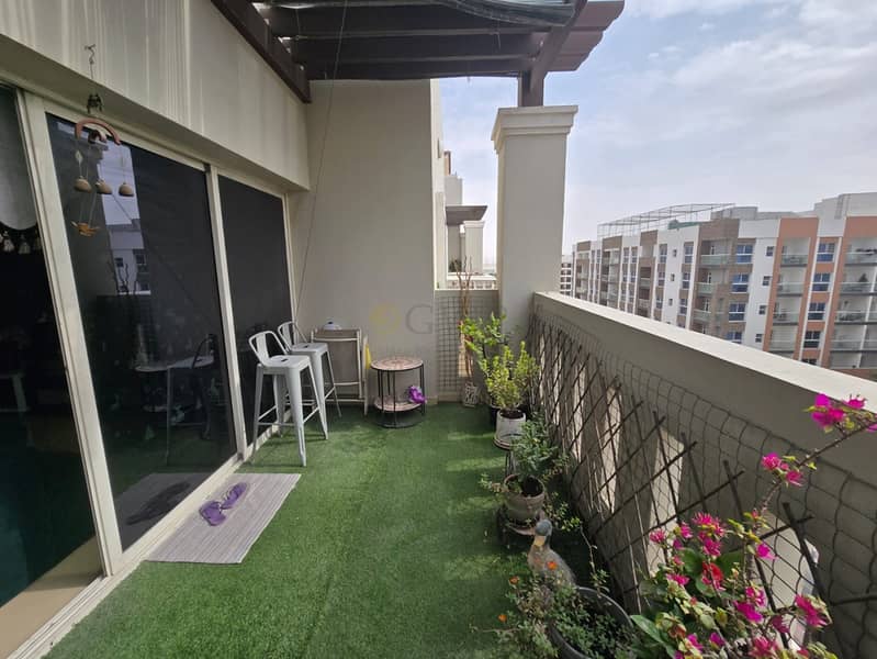 Spacious 2 b/r. Maids Room. Vaastu unit. Motivated - Image 8