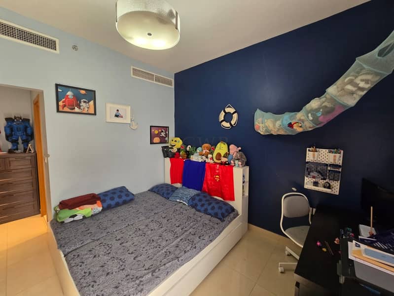 Spacious 2 b/r. Maids Room. Vaastu unit. Motivated - Image 13
