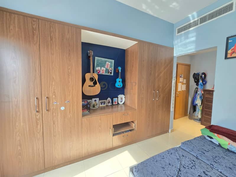 Spacious 2 b/r. Maids Room. Vaastu unit. Motivated - Image 15