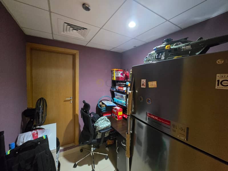 Spacious 2 b/r. Maids Room. Vaastu unit. Motivated - Image 23