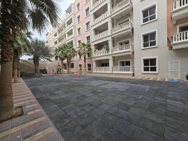 Spacious 2 b/r. Maids Room. Vaastu unit. Motivated - Image 28